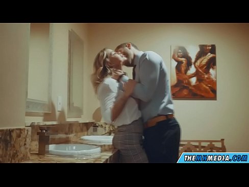 ❤️ Khi một cô gái tóc vàng busty quyến rũ bạn trong một nhà vệ sinh công cộng ❤️❌  Khiêu dâm Nga  ở% vi.milf-nut-net.ru%